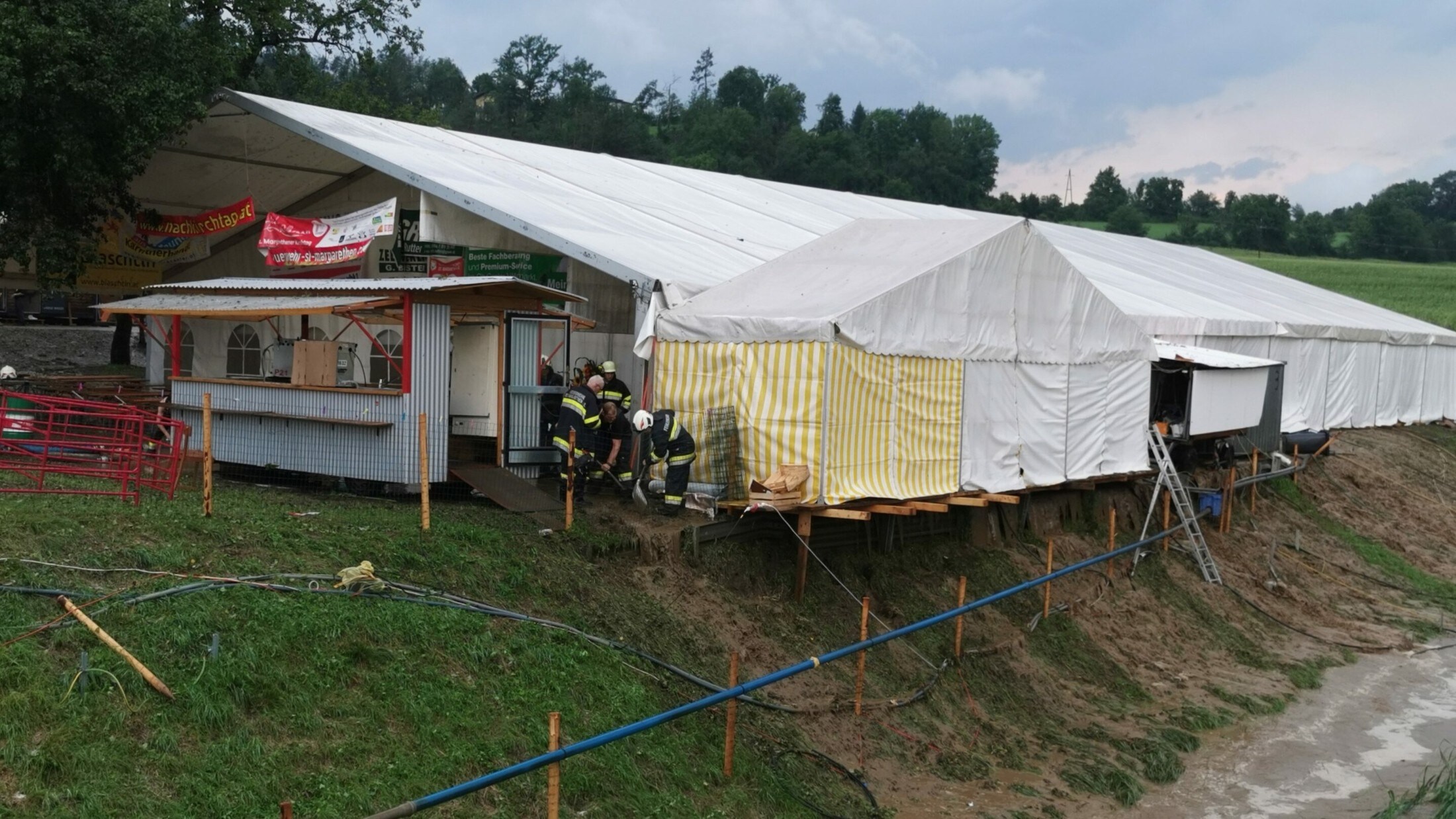 Das Festzelt des St. Magarethener Nachkirchtags wurde geflutet, das Fest abgesagt.