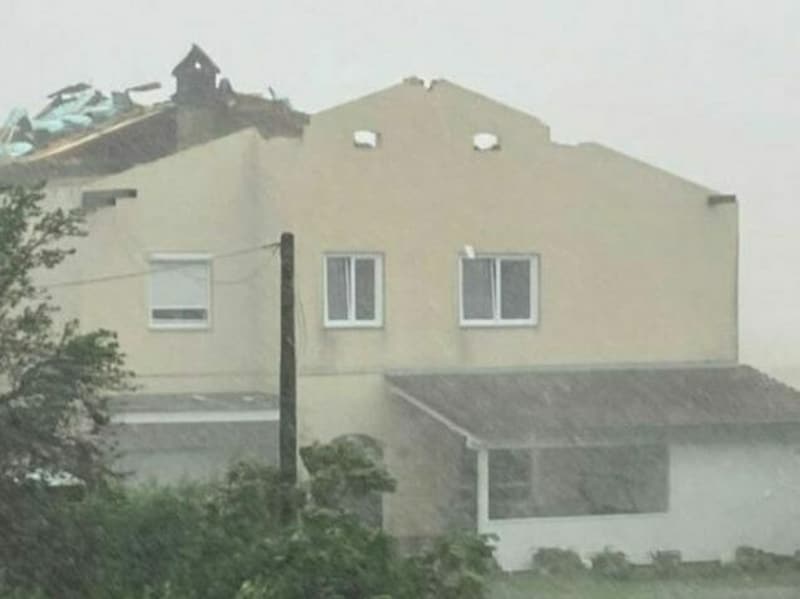 Ein Haus am Klopeiner See wurde durch den Sturm komplett abgedeckt (Bild: zVg)