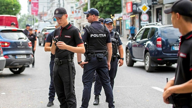 Polizisten in Moldaus Hauptstadt Chisinau (Bild: EPA)