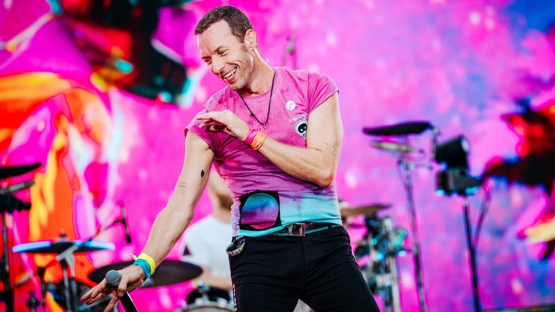 Coldplay fans are worried about the cancellation of Taylor Swift's concerts and whether the band (pictured: singer Chris Martin) will perform in Vienna. (Bild: Nathan Reinds)