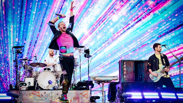 Many people who were unable to get a ticket for one of the Coldplay concerts try to get tickets via other channels, such as Facebook groups. This also attracts many scammers. (Bild: Nathan Reinds)