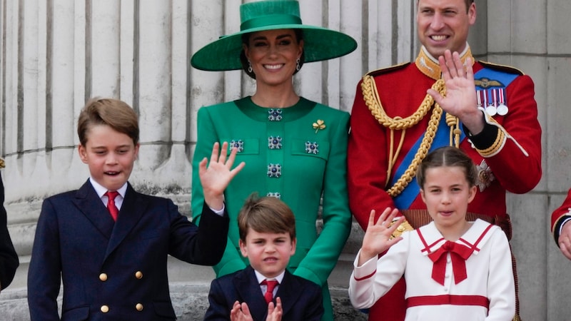 Die Familie vor Kates Krebserkrankung 2023 (Bild: APA/AP Photo/Alastair Grant)