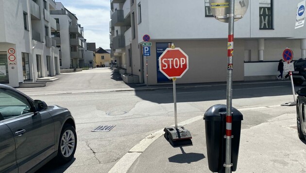 Wochenlang stand heuer eine Stopp-Tafel am Roßmarkt, nun gilt wieder die ohnehin für viele nicht existente Rechtsvorrangregel. (Bild: Thomas Werth)