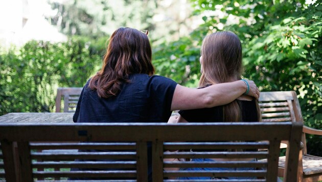 Natascha Schaffer und ihre Tochter hoffen auf eine positive Entscheidung. „Unser Sonderfall stellt eine Lücke im Gesetz dar.“ (Bild: Erwin Scheriau / Krone)