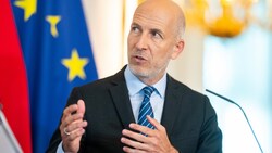 Arbeitsminister Martin Kocher will Personalmangel bekämpfen.