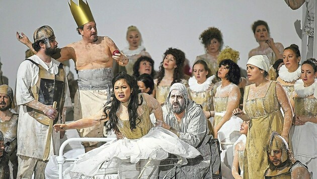 Lotte de Beer inszeniert in Bregenz Verdis Oper „Ernani“. (Bild: Monika Forster)