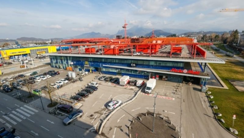 Verbaut wird der vorhandene kleine Parkplatz auf der nördlichen Seite. (Bild: Tschepp Markus)