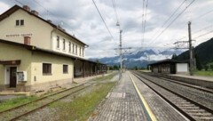 Der Bahnhof in Maishofen soll um 18 Millionen Euro modernisiert werden. Dort gibt es aber Zauneidechsen. (Bild: Hölzl Roland)