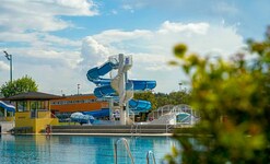 Der Schauplatz: Das Freibad Braunau. (Bild: Pressefoto Scharinger © Daniel Scharinger)