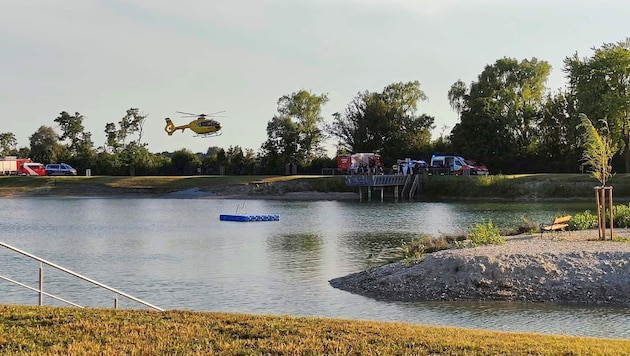 Hubschrauber C9, Taucher, Feuerwehr, ein Notarztteam und die Wasserrettung waren am Puszta-See im Einsatz. (Bild: Hanna Titz)
