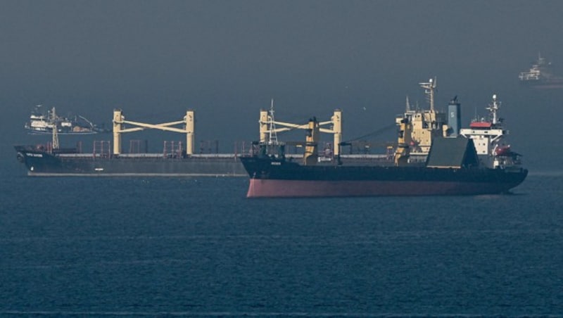 Kiew will den Schwarzmeer-Korridor weiter nützen, doch die russischen Sicherheitsgarantien für die Transportschiffe sind aufgehoben. (Bild: APA/AFP/Ozan KOSE)