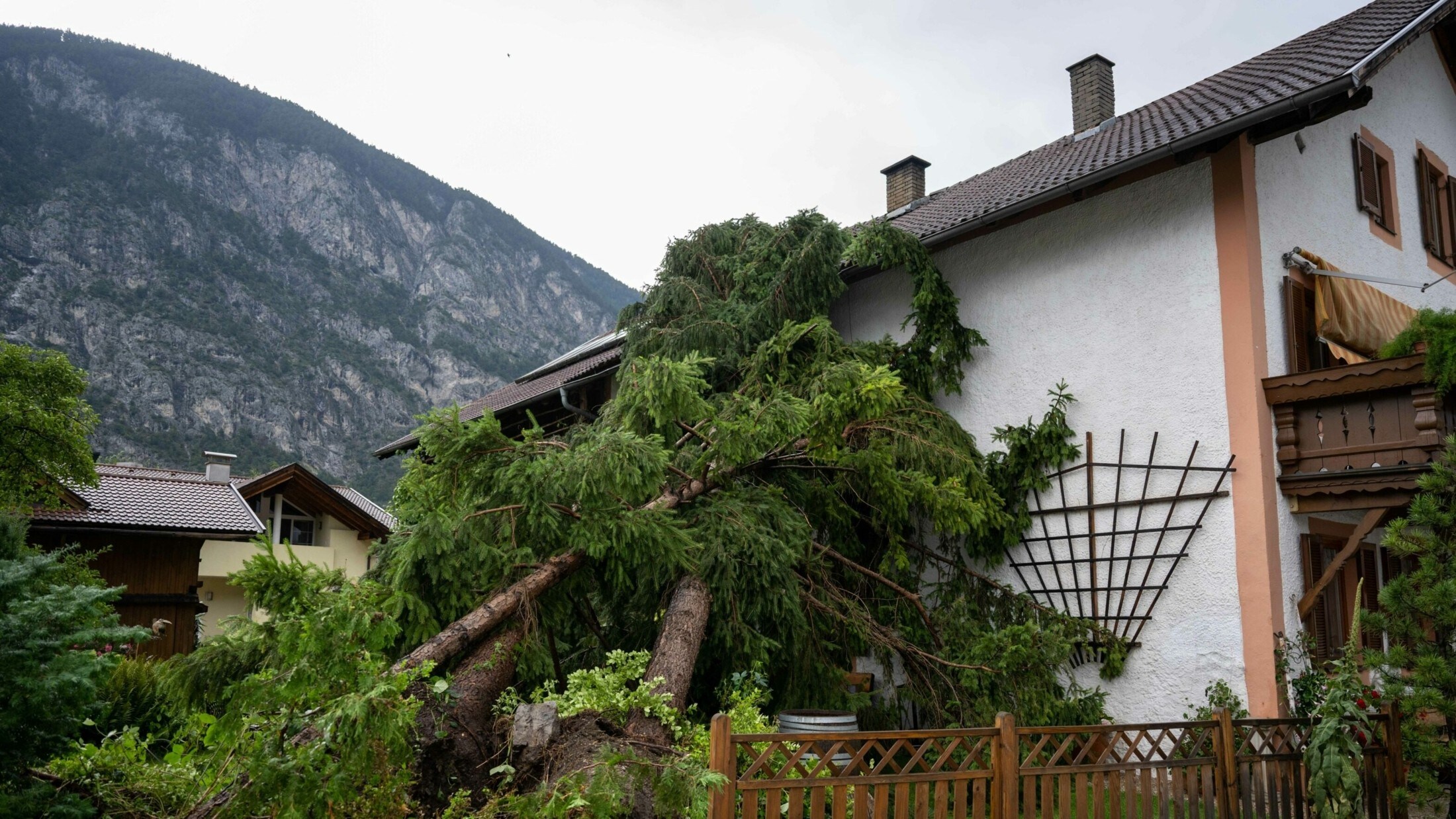 Unwetter In Österreich - Wind Fegte Mit Bis Zu 161 Km/h über Tirol ...