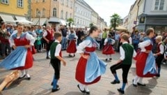 Am Freitag startete das bewegungsreiche Wochenende mit den Vorführungen der Kindervolkstanzgruppen. (Bild: Rojsek-Wiedergut Uta)