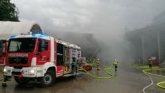 In Oberhaus stand Mittwochfrüh eine Abfallsortieranlage in Flammen. (Bild: BFV Liezen / Schlüßlmayr)