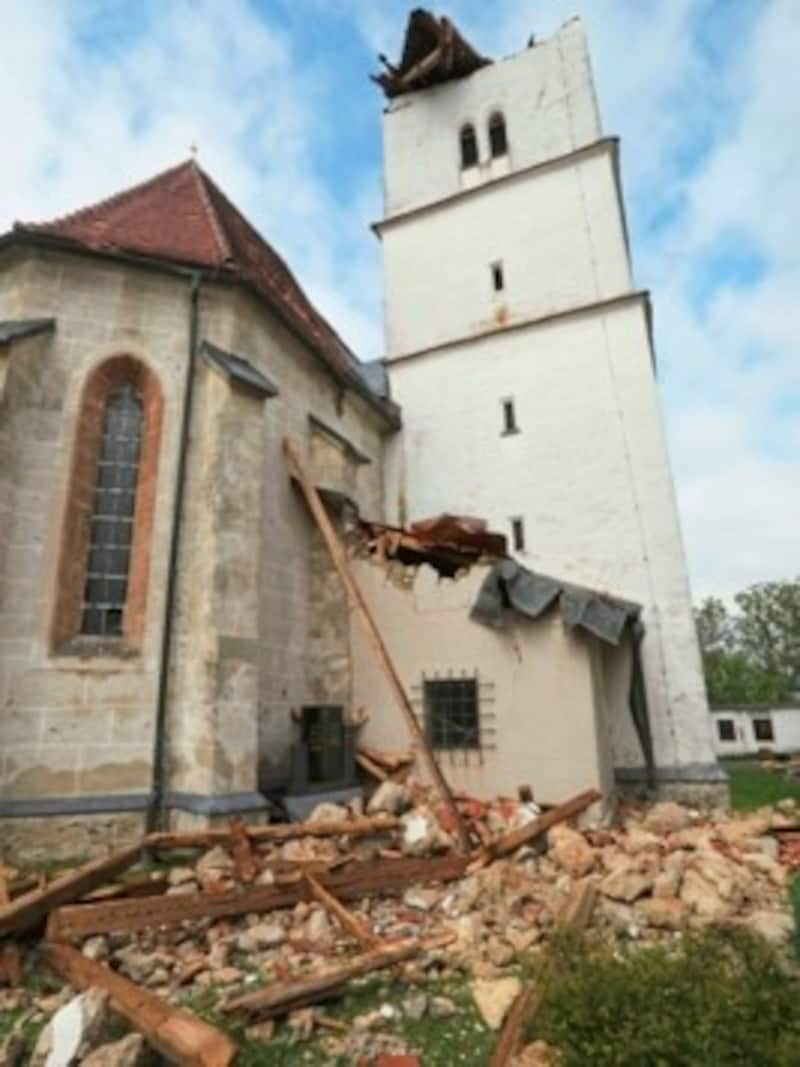 Experten vermuten, dass Orkanböen mit über 120 km/h den Turm von St. Marxen zerstörten! (Bild: Rojsek-Wiedergut Uta)