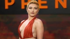 Florence Pugh trägt ihr Haar jetzt sehr kurz und in verschiedenen Farben. Mit Grund ... (Bild: APA/AFP/HENRY NICHOLLS)