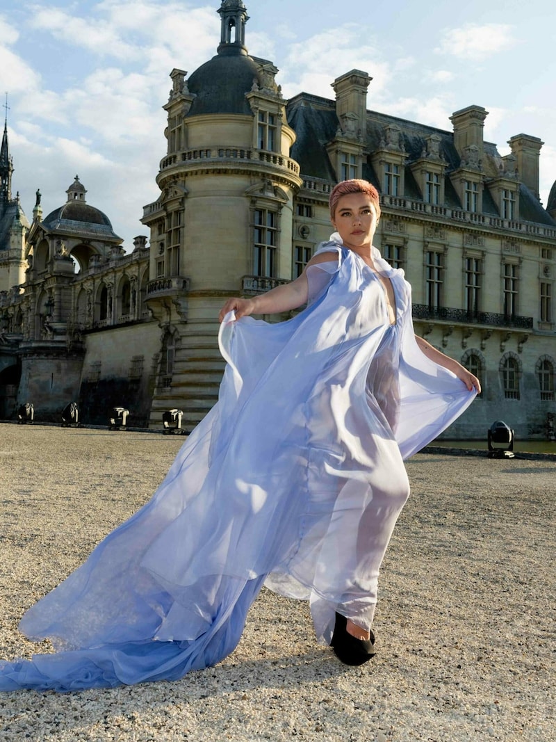 Florence Pugh bei der Paris Fashion Week (Bild: www.PPS.at)