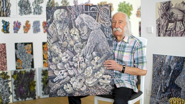 Ivan Marchuk mit seinen Werken. (Bild: Gerhard Bartel)