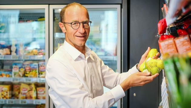 Andreas Haider betreibt derzeit 14 UNIBox-Märkte, die ohne Mitarbeiter auskommen. Die Offensive des Konzepts geht langsamer als ursprünglicher gedacht. (Bild: Horst Einöder/Flashpictures)