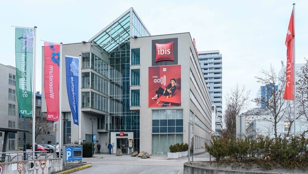 35 bis 50 Asylsuchende wohnen derzeit im ehemaligen Ibis-Hotel am Linzer Hauptbahnhof. (Bild: Einöder Horst)