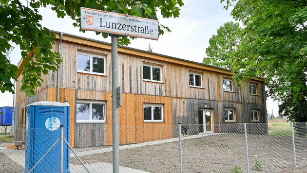 Das Quartier in der Lunzerstraße, das Anfang März einem Brandanschlag zum Opfer fiel, ist noch im Bau. (Bild: Dostal Harald)