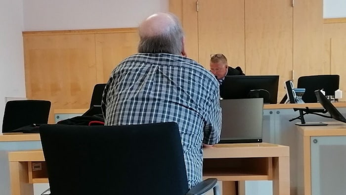 Der Landwirt musste vor Richter Andreas Mair Platz nehmen.