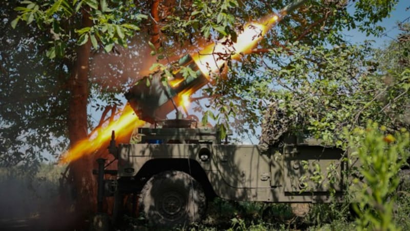 Kiew drängt nach wie vor auf Waffenhilfe aus dem Westen. (Bild: AP)