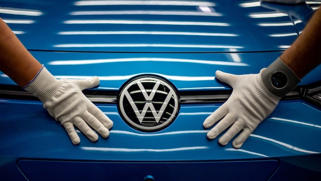 Volkswagen ist nicht die einzige Automarke, die in den Dieselskandal involviert ist. Aber die erste, die vorm Kauf warnt. (Bild: MARTIN DIVISEK)