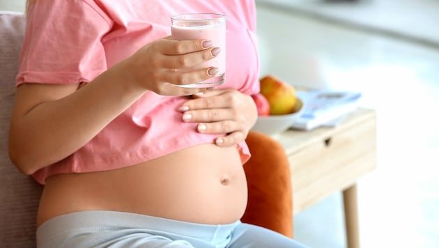 Die richtige Ernährung während der Schwangerschaft ist wichtig. (Bild: stock.adobe.com)