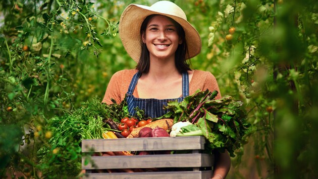 So stellt man sich vor, wie Obst und Gemüse präsentiert werden sollte. Die Realität am Supermarktregal sieht teilweise wesentlich trister aus. (Bild: www.peopleimages.com)