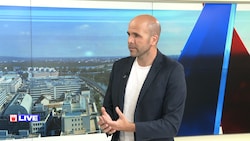 Rhetorik- und Kommunikationsexperte Jürgen Eisserer im krone.tv-Talk (Bild: krone.tv)