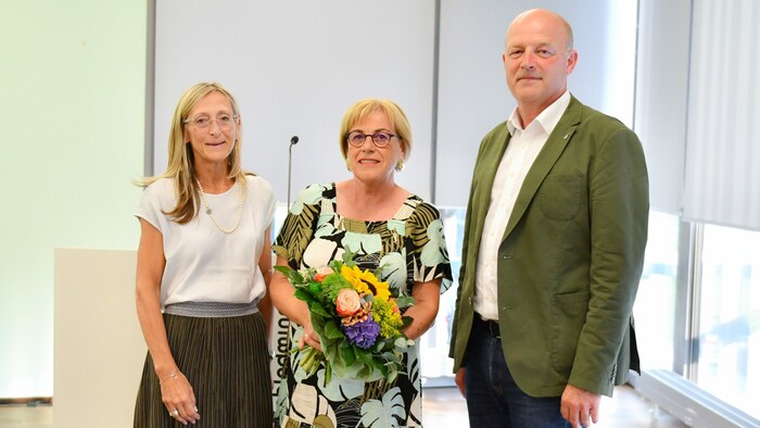 Die neue Vizebürgermeisterin Maria Drechsler (Mitte) mit Bürgermeister Hermann Trinker und ...