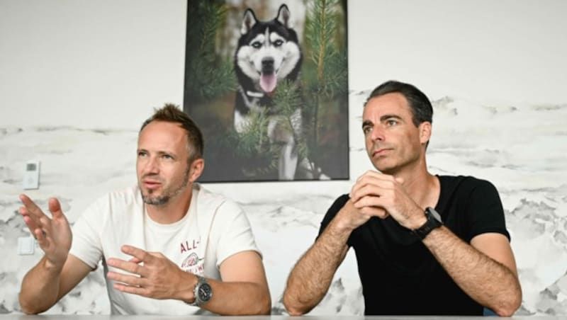 Michael Hurnaus und Wolfgang Reisinger (r.) führen tractive, den Hersteller von GPS-Trackern für Hunde und Katzen. Das Unternehmen beschäftigt bereits mehr als 230 Mitarbeiter. (Bild: Markus Wenzel)