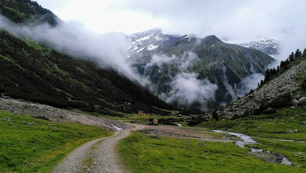 Hier auf dem Krimmler Tauernweg räumte der Bagger Muren beseite und soll dabei Pflanzen beschädigt haben (Bild: zVg (Alpine Peace Crossing))