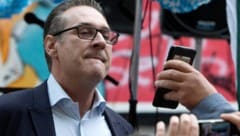 Heinz-Christian Strache gewinnt gegen Oe24. (Bild: AFP/ALEX HALADA)