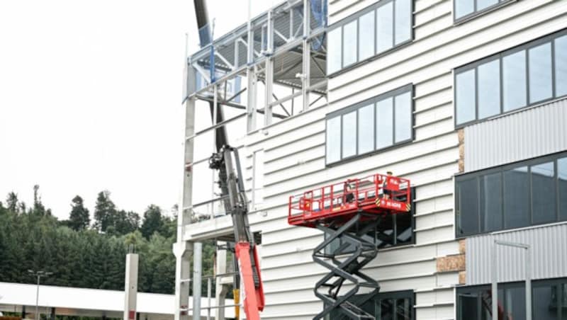 Alle Arbeiten passieren gleichzeitig, die Gebäude wachsen „fließend“. „Es geht darum, flexibel und effizient zu sein“, so Wallasch. (Bild: Markus Wenzel)