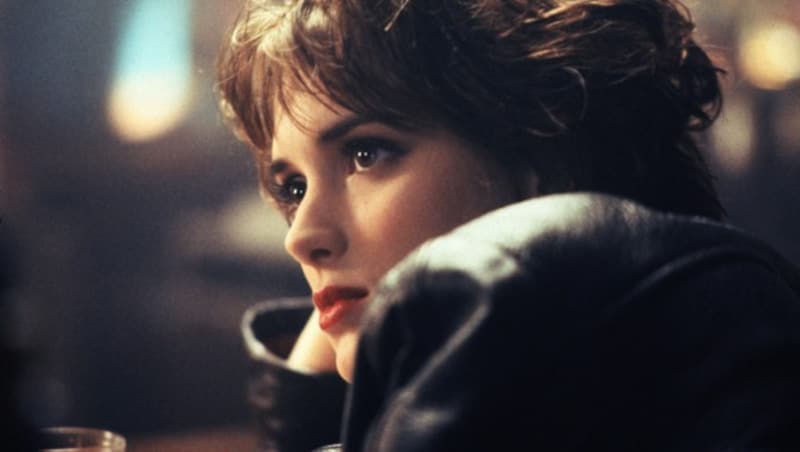 Mit ihrer coolen Kurzhaarfrisur verdrehte Winona Ryder bestimmt einigen den Kopf und eroberte viele Männerherzen. (Bild: Impress / United Archives / picturedesk.com)