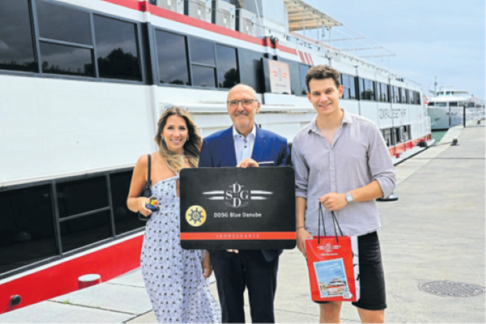 Melanie und Patrick mit Geschäftsführer Wolfgang Hanreich.