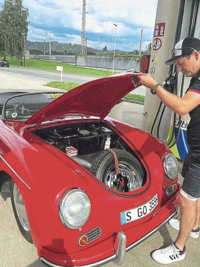 Tankstopp. Der Profi machte es persönlich.