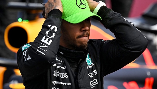 Lewis Hamilton glaubt, dass der Weltmeister auch 2024 Max Verstappen heißen wird. (Bild: APA/AFP/ANDREJ ISAKOVIC)