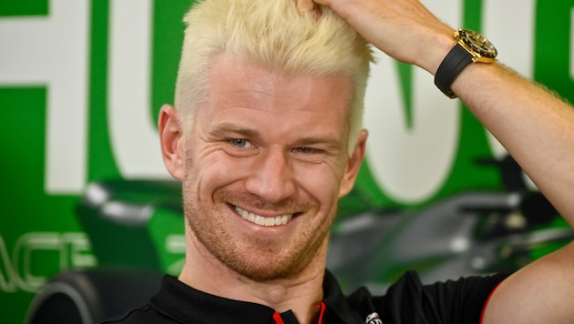 Nico Hülkenberg glänzt mit einer neuen Frisur. (Bild: AP)