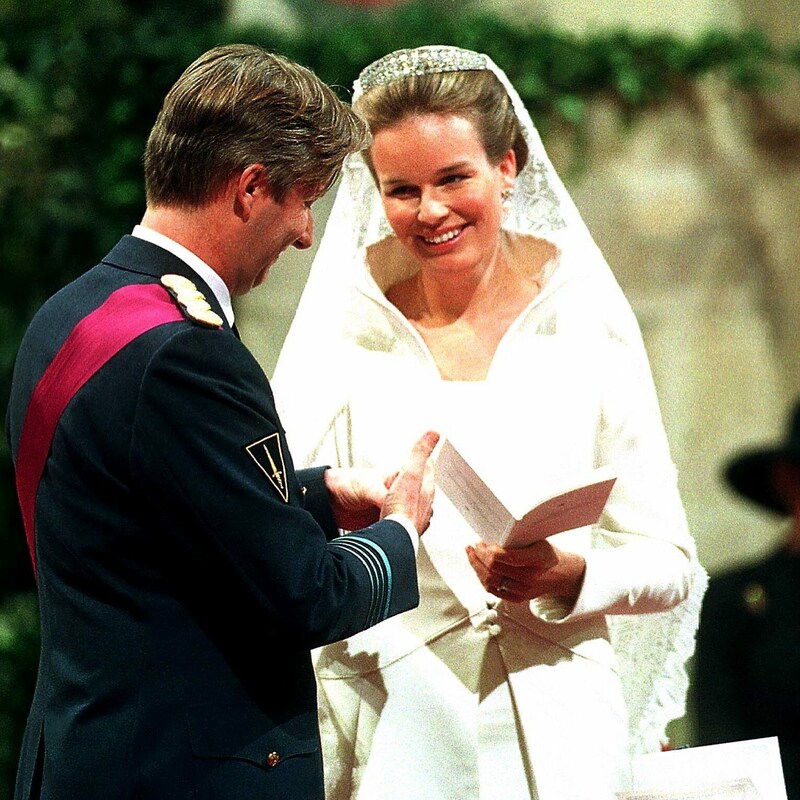 Königin Mathilde und König Philippe von Belgien gaben einander am 4. Dezember 1999 das Jawort. (Bild: APA / ROBERT VANDEN BRUGGE / BELGA / AFP)