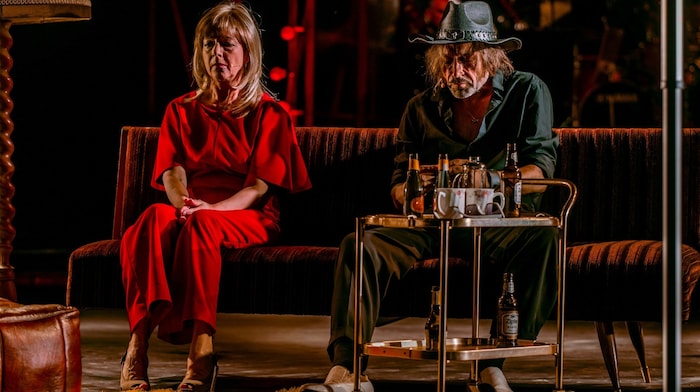Olivia Grigolli, als frustrierte Ehefrau Frau Berner und Gerald Votova, der Rock-Sänger Jeff ...