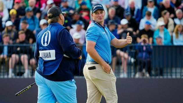 Sepp Straka hatte allen Grund für gute Laune. Er schob sich mit einer 67er-Runde in das absolute Spitzenfeld der British Open. (Bild: Associated Press)