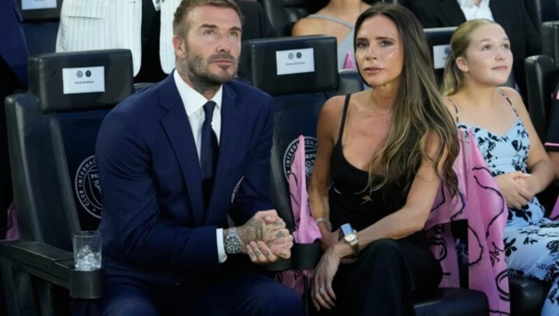 Klub-Besitzer David Beckham kam mit Ehefrau Victoria. (Bild: AP)