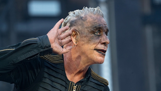 Trotz Misshandlungsvorwürfen steht Till Lindemann weiter mit Rammstein auf der Bühne. (Bild: Matthias Matthies)