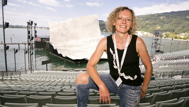 Denise Hitzhaus brennt für die Bregenzer Festspiele. Zum fünften Mal ist die 47-Jährige schon als Statistin dabei. (Bild: Mathis Fotografie)