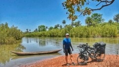 Auf dem Weg nach Guinea in Westafrika wagte Schmidt eine Flussüberquerung. (Bild: Edwin Schmidt)