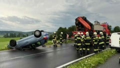 Das Auto der 24-Jährigen überschlug sich (Bild: Freiwillige Feuerwehr Markt Groß St. Florian)