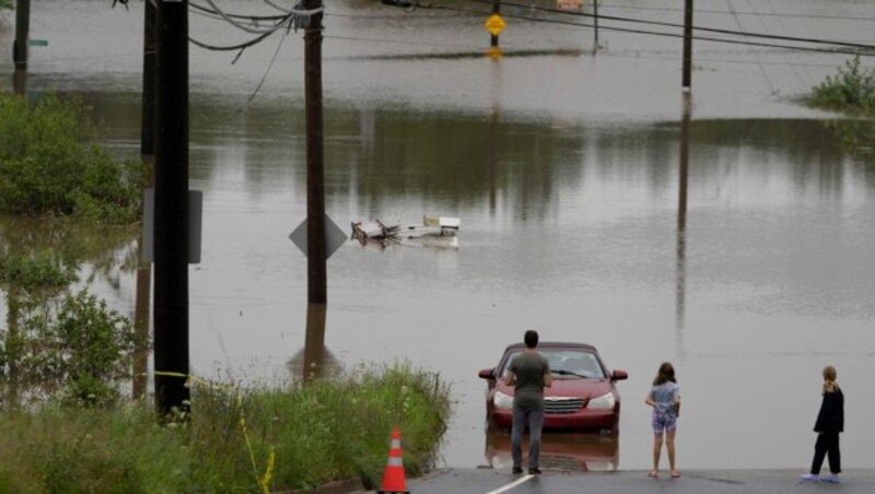 Während in weiten Teilen Kanadas noch immer heftige Waldbrände wüten, haben ungewöhnlich starke Regenfälle im Südosten des Landes nun Überschwemmungen ausgelöst. (Bild: AP)